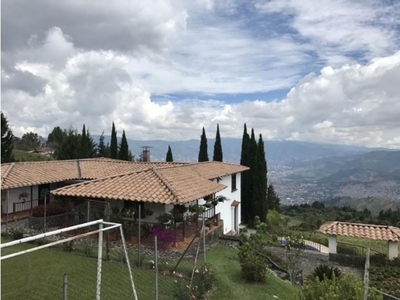 Cortijo de alto standing de 43957 m2 en venta Medellín, Colombia
