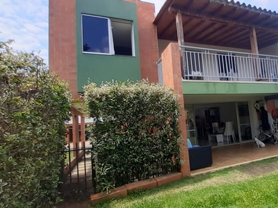Casa en venta en Alfaguara