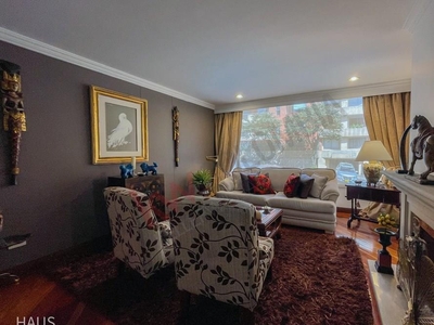 Perfecto apartamento de 193 m2 en Rosales: cerca de Parques y en zona tranquila. En venta.