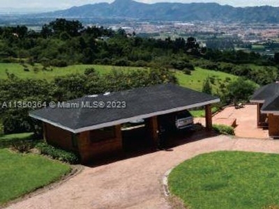 Exclusiva Villa / Chalet de 488 m2 en venta en Yerbabuena, Colombia