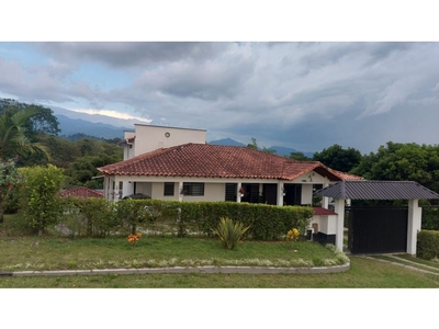 Casa de campo de alto standing de 6 dormitorios en venta Calarcá, Colombia