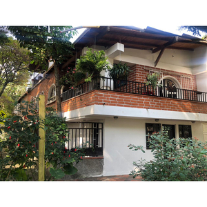 Venta Casa Unifamiliar, En Medellin Santa Lucia (y 2 Apartaestudios)