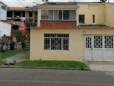 Se Vende Hermosa Casa En El Barrio Castilla