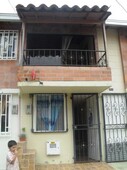 Venta casa unifamiliar, Barrio Robledo $ 80.000.000, 59m2, 3 alc, 2 baños