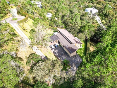 Casa de campo de alto standing de 4 dormitorios en venta Envigado, Departamento de Antioquia