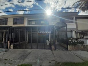Alquiler Casas en Bogotá - 9 habitacion(es)