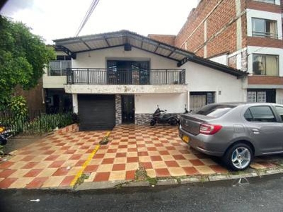 Casa en venta en Laureles, Medellín, Antioquia