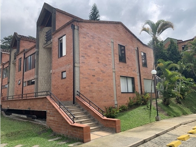 Piso exclusivo de 450 m2 en alquiler en Medellín, Departamento de Antioquia