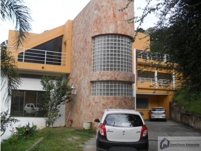 Casa de campo de alto standing de 2500 m2 en venta Envigado, Departamento de Antioquia