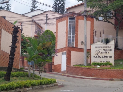 Casas en Bucaramanga | CASA EN VENTA PRADOS DE SANTA BARBARA REMODELADA 5 HAB