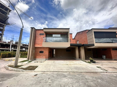 Casa En Arriendo Ubicada En Rionegro Sector San Antonio (22242).