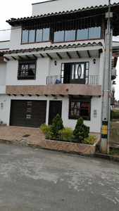 Casa Rionegro, (casa Y 2 Aptos) Barrio Altos Del Lago - Se Vende