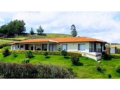 Casa de campo de alto standing de 2644 m2 en venta La Ceja, Colombia