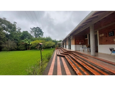 Casa de campo de alto standing de 4000 m2 en venta Pereira, Colombia