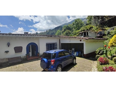 Casa de campo de alto standing de 8 dormitorios en venta Medellín, Colombia