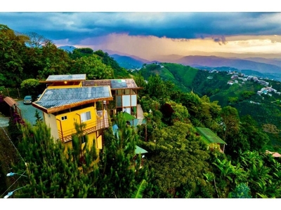 Exclusivo hotel de 5000 m2 en venta Manizales, Colombia