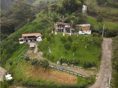 Vivienda exclusiva de 3900 m2 en venta La Estrella, Colombia