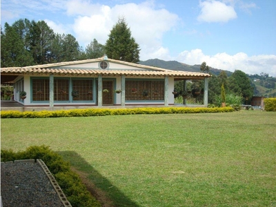 Cortijo de alto standing de 77400 m2 en venta Guarne, Departamento de Antioquia