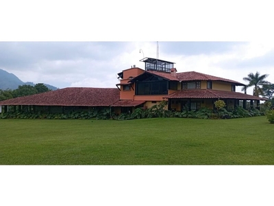 Casa de campo de alto standing de 12 dormitorios en venta Armenia, Colombia