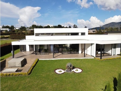 Casa de campo de alto standing de 2080 m2 en venta Carmen de Viboral, Departamento de Antioquia