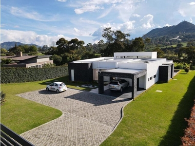 Casa de campo de alto standing de 2080 m2 en venta Rionegro, Colombia