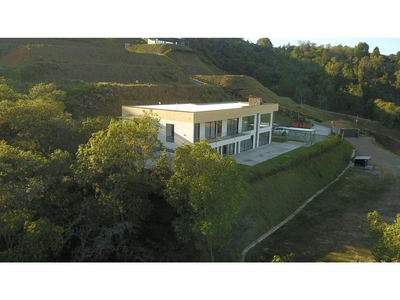 Casa de campo de alto standing de 2300 m2 en venta Guarne, Colombia