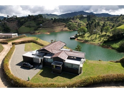 Casa de campo de alto standing de 2300 m2 en venta Guatapé, Departamento de Antioquia