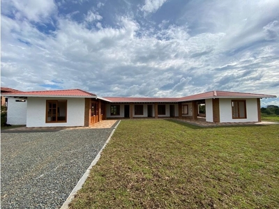 Casa de campo de alto standing de 2675 m2 en venta Pereira, Departamento de Risaralda
