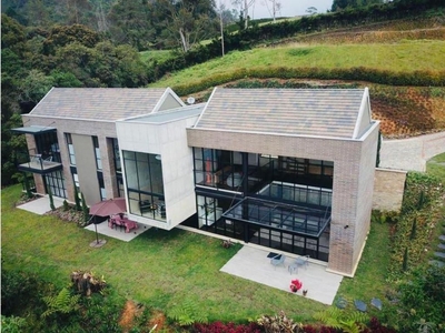 Casa de campo de alto standing de 2950 m2 en venta Envigado, Departamento de Antioquia