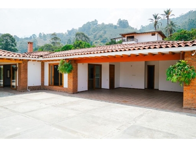 Casa de campo de alto standing de 3 dormitorios en alquiler Envigado, Departamento de Antioquia