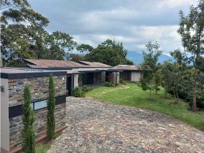 Casa de campo de alto standing de 3 dormitorios en venta La Ceja, Departamento de Antioquia