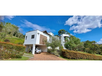 Casa de campo de alto standing de 3110 m2 en venta Carmen de Viboral, Colombia