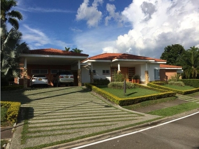 Casa de campo de alto standing de 4 dormitorios en venta Pereira, Colombia