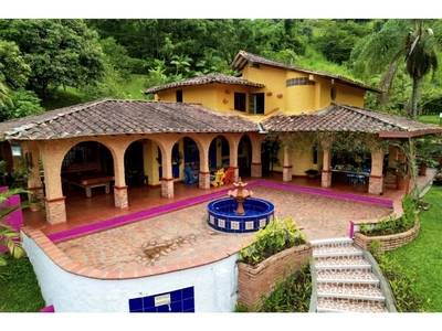 Cortijo de alto standing de 25600 m2 en venta Girardota, Colombia