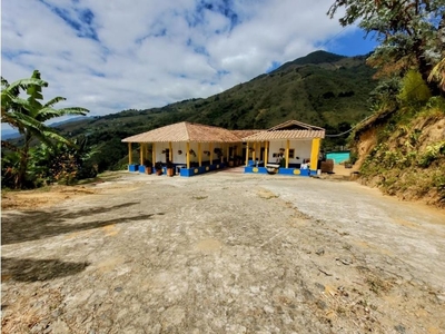 Cortijo de alto standing de 55000 m2 en venta Girardota, Departamento de Antioquia