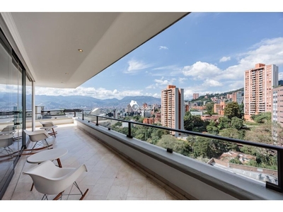 Piso de alto standing de 424 m2 en venta en Medellín, Colombia