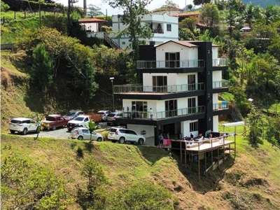 Piso exclusivo de 3760 m2 en venta en Medellín, Departamento de Antioquia