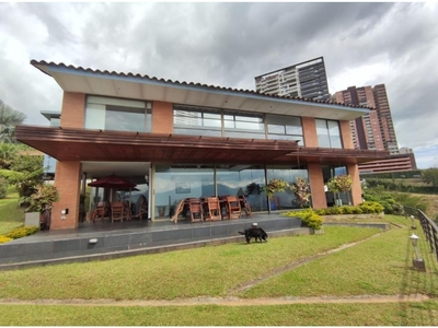 Vivienda de alto standing de 1392 m2 en venta Sabaneta, Colombia