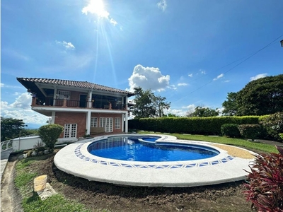 Vivienda de alto standing de 14321 m2 en venta Calarcá, Colombia