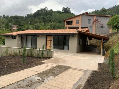 Vivienda de alto standing de 1800 m2 en alquiler Envigado, Colombia