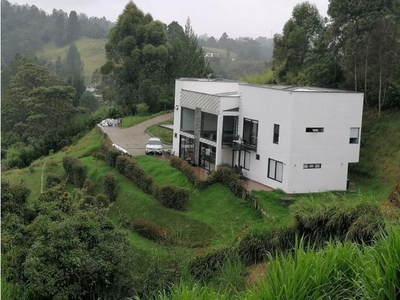 Vivienda de alto standing de 4000 m2 en venta Envigado, Colombia