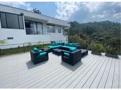 Vivienda de alto standing de 9000 m2 en venta Envigado, Colombia