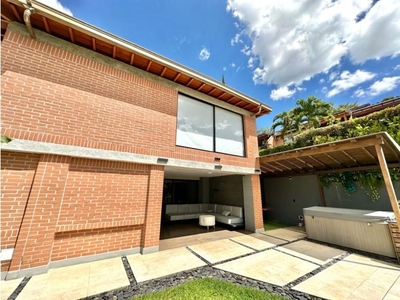 Vivienda de lujo de 390 m2 en alquiler Envigado, Departamento de Antioquia