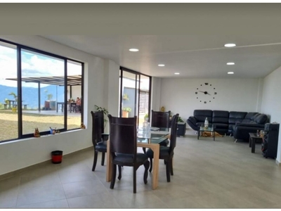 Vivienda exclusiva de 2200 m2 en venta Bello, Departamento de Antioquia