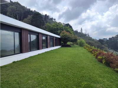 Vivienda exclusiva de 4954 m2 en alquiler Medellín, Departamento de Antioquia