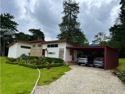 Casa de campo de alto standing de 4200 m2 en venta Carmen de Viboral, Colombia