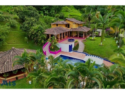 Casa de campo de alto standing de 6 dormitorios en venta Girardota, Colombia