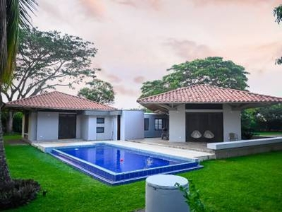 Casa en renta en Corregimiento de Rozo, Palmira, Valle del Cauca | 3.000 m2 terreno y 347 m2 construcción
