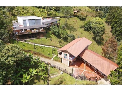 Casa de campo de alto standing de 7400 m2 en alquiler La Estrella, Departamento de Antioquia