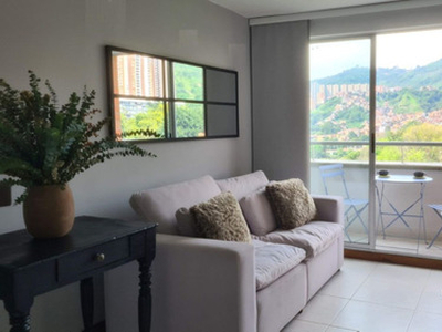 Apartamento En Arriendo En Medellín Loma De Los Bernal. Cod 10830